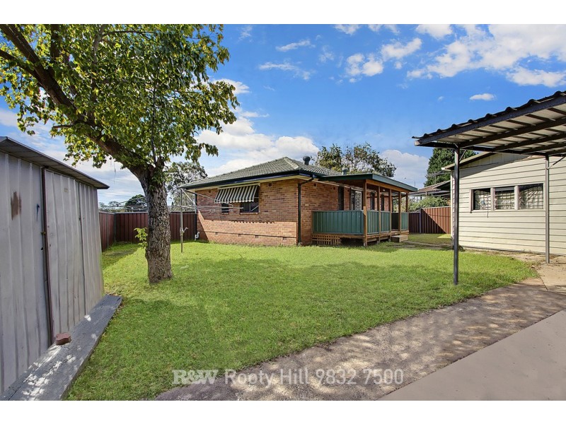 22 Sandakan Crescent, Lethbridge Park NSW 2770