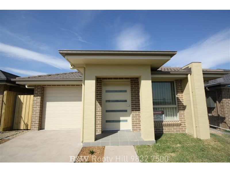 11 Grampian Avenue, Minto NSW 2566