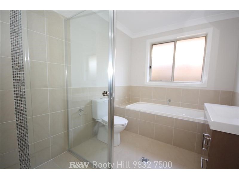 11 Grampian Avenue, Minto NSW 2566