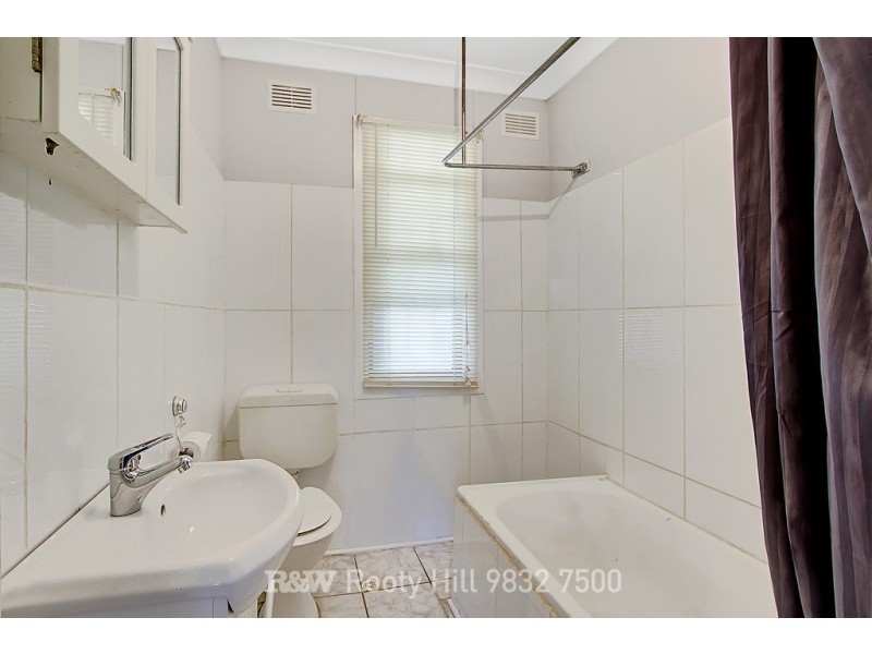 22 Sandakan Crescent, Lethbridge Park NSW 2770