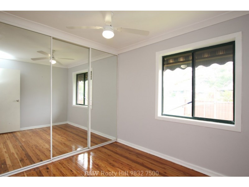 22 Sandakan Crescent, Lethbridge Park NSW 2770