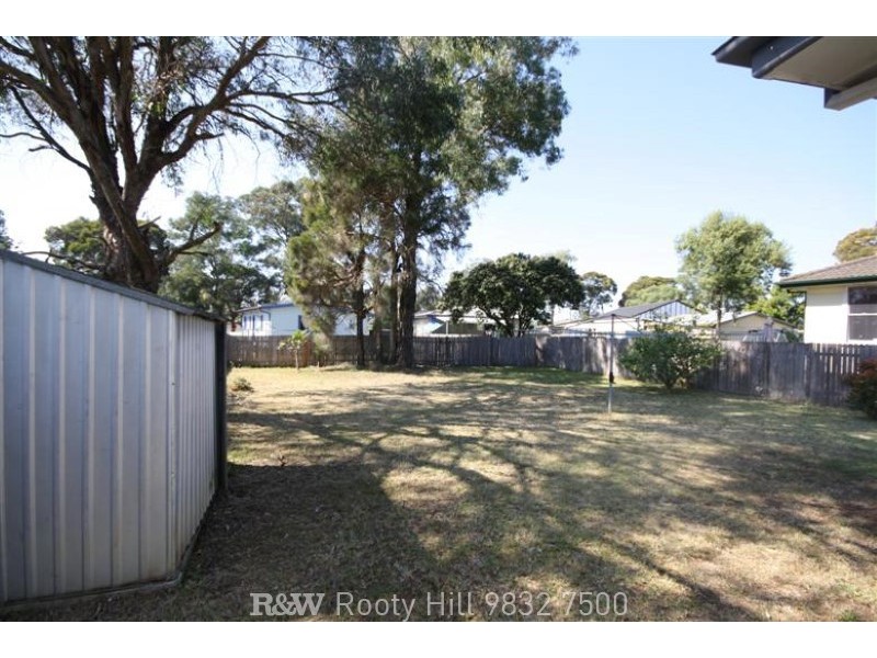 3 Tonga Place, Lethbridge Park NSW 2770