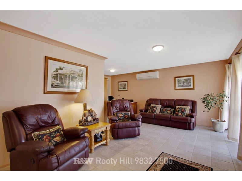 8 Waring Crescent, Plumpton NSW 2761