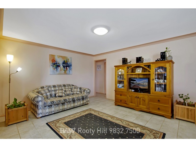 8 Waring Crescent, Plumpton NSW 2761