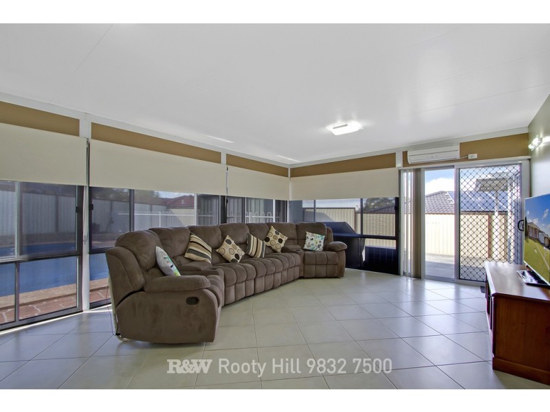 8 Waring Crescent, Plumpton NSW 2761