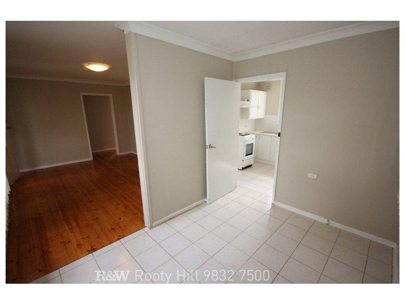 39 Lingayen Avenue, Lethbridge Park NSW 2770