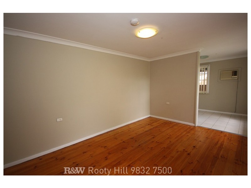 39 Lingayen Avenue, Lethbridge Park NSW 2770