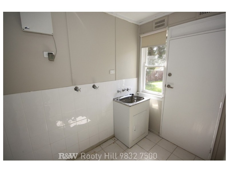 39 Lingayen Avenue, Lethbridge Park NSW 2770