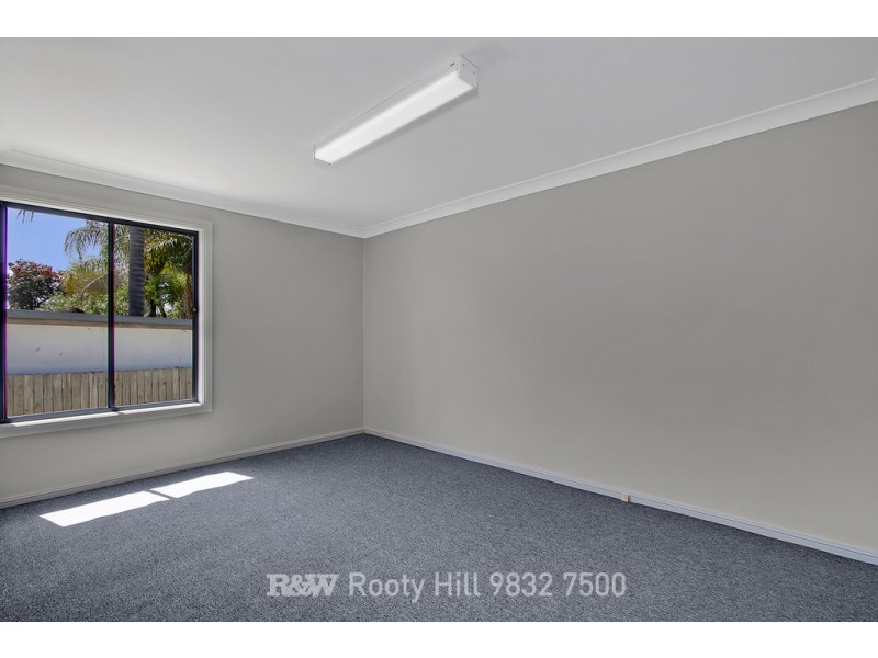 21 Wangaroa Crescent, Lethbridge Park NSW 2770