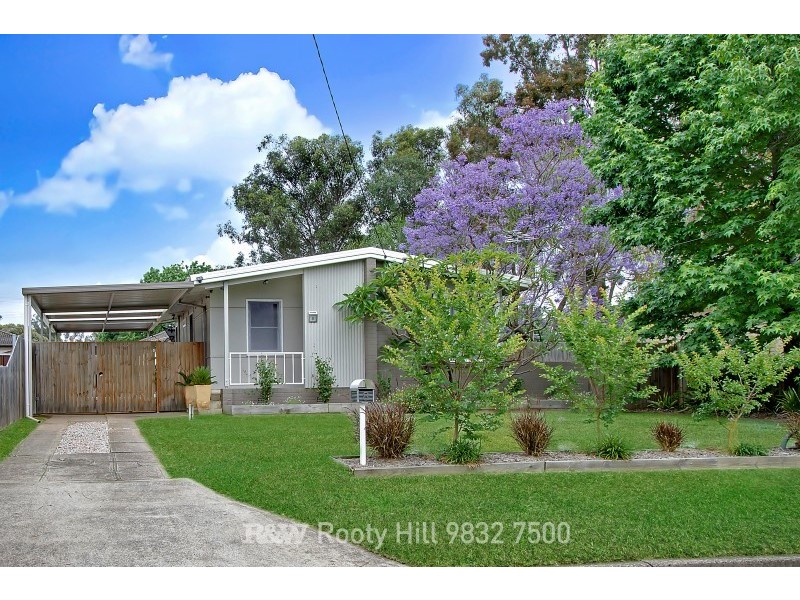 8 Melanesia Avenue, Lethbridge Park NSW 2770