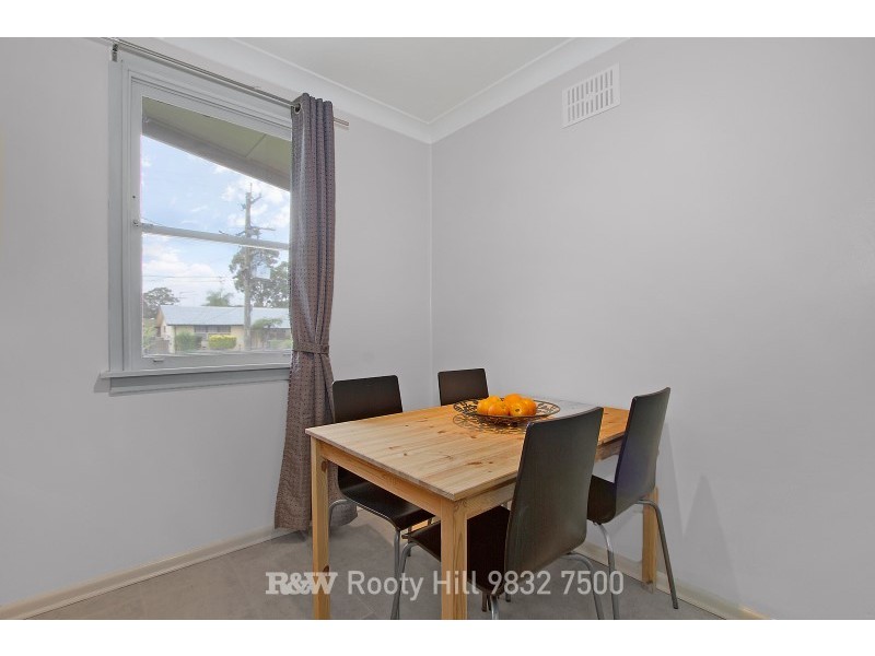 8 Melanesia Avenue, Lethbridge Park NSW 2770