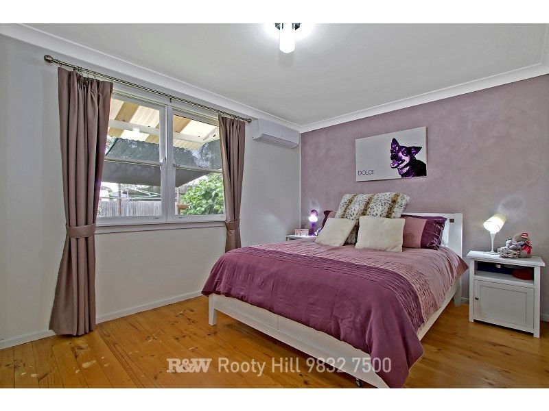 8 Melanesia Avenue, Lethbridge Park NSW 2770