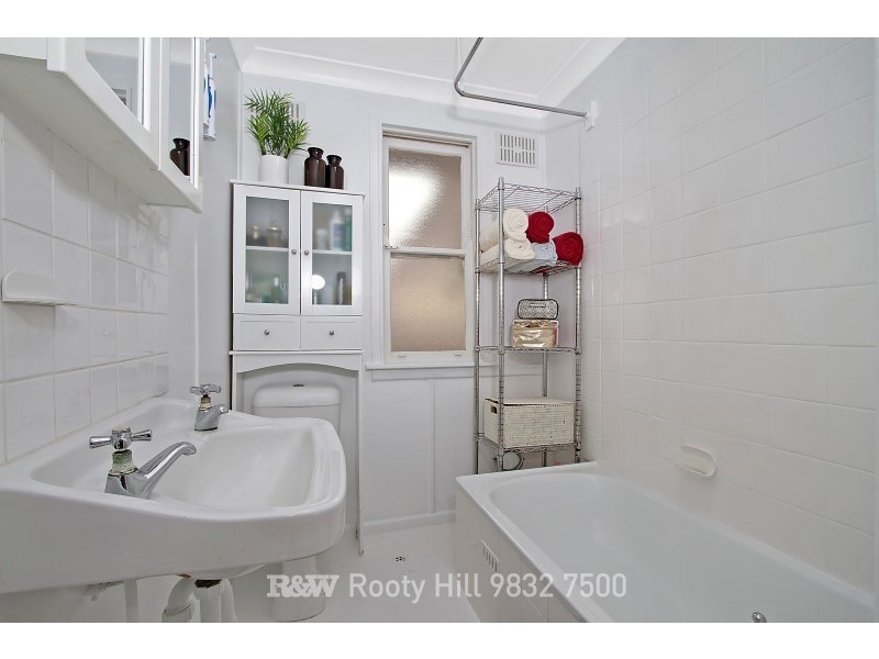 8 Melanesia Avenue, Lethbridge Park NSW 2770