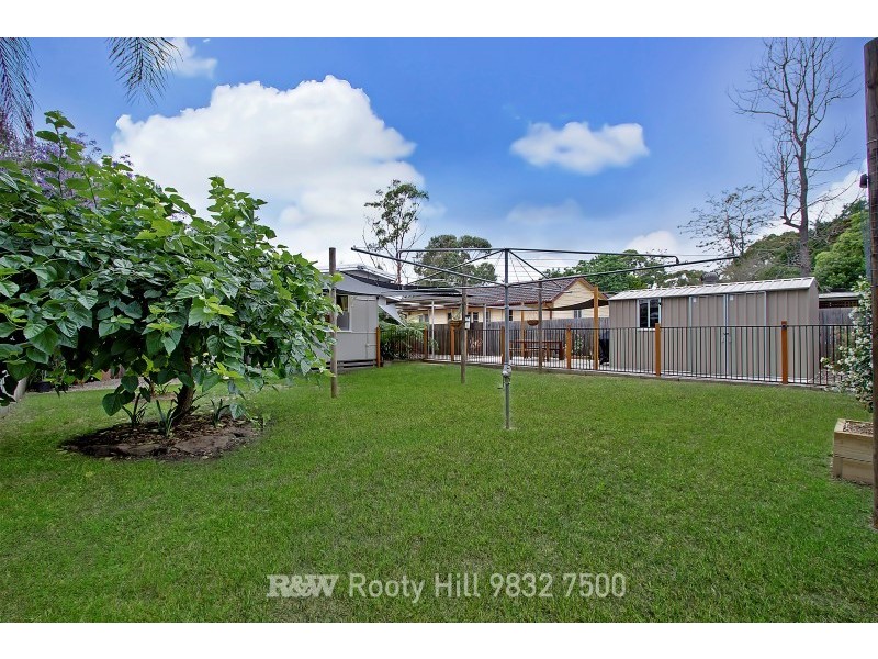 8 Melanesia Avenue, Lethbridge Park NSW 2770