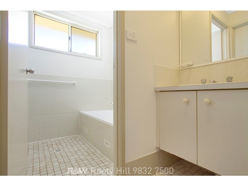 4 Magyar Place, Oakhurst NSW 2761