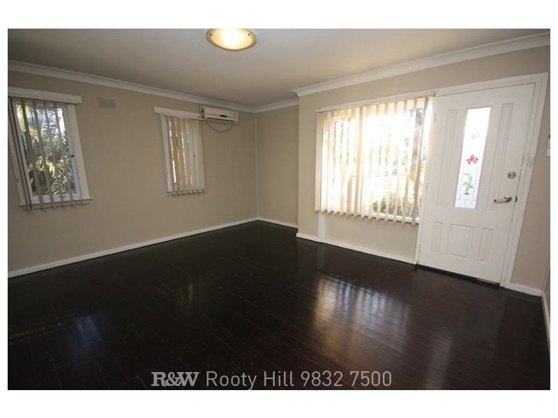 41 Lingayen Avenue, Lethbridge Park NSW 2770