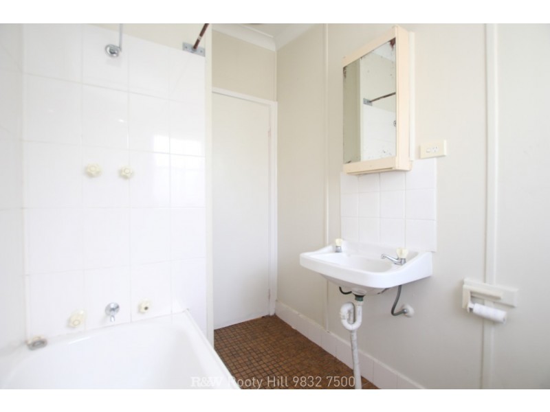 184 Woodstock Avenue, Whalan NSW 2770