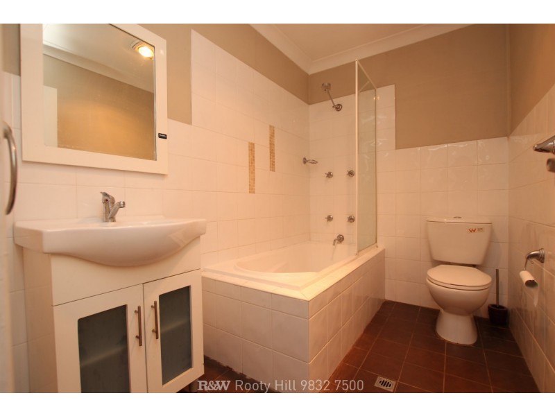 8 Arthur Place, Colyton NSW 2760