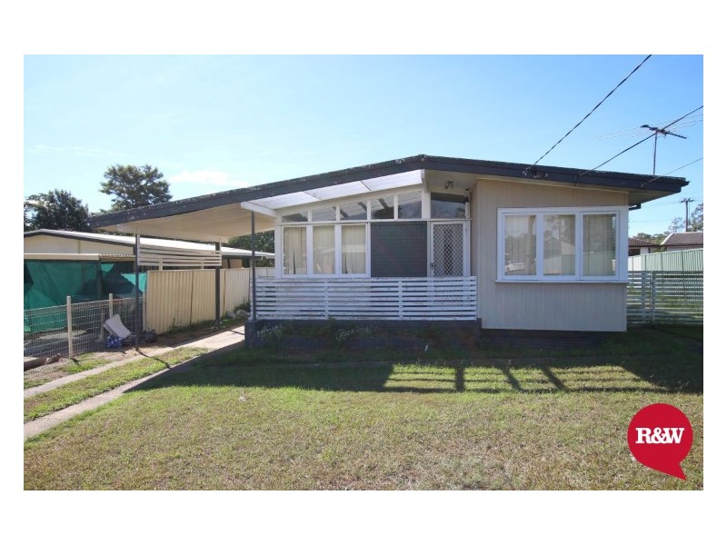 8 Hales Place, Blackett NSW 2770