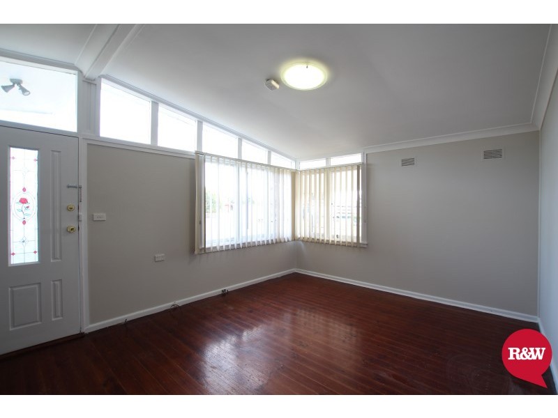 8 Hales Place, Blackett NSW 2770