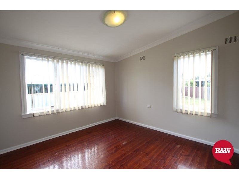 8 Hales Place, Blackett NSW 2770