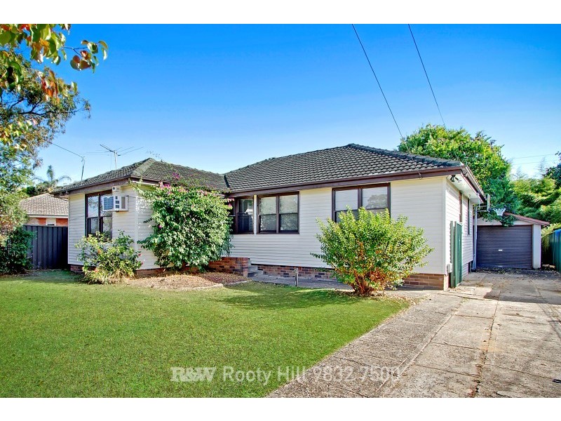 32 Wangaroa Crescent, Lethbridge Park NSW 2770