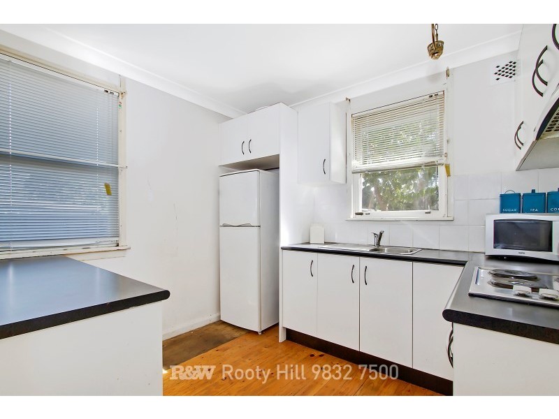 32 Wangaroa Crescent, Lethbridge Park NSW 2770