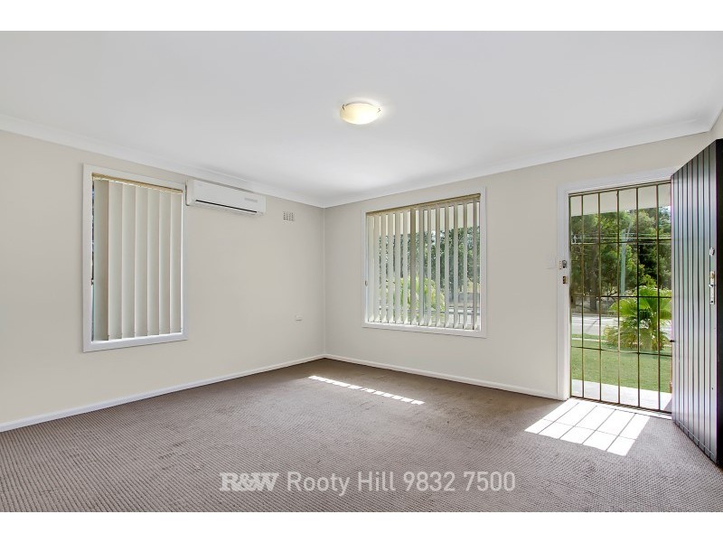 17 Forrester Road, Lethbridge Park NSW 2770