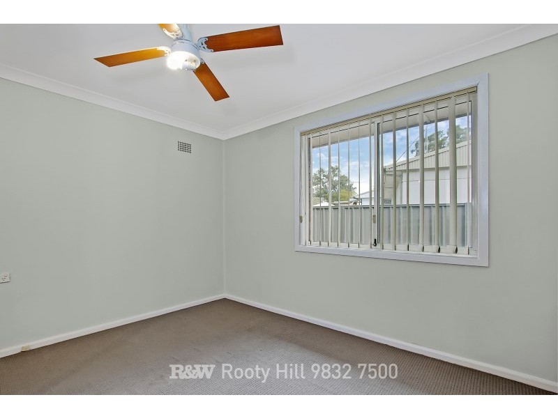 17 Forrester Road, Lethbridge Park NSW 2770