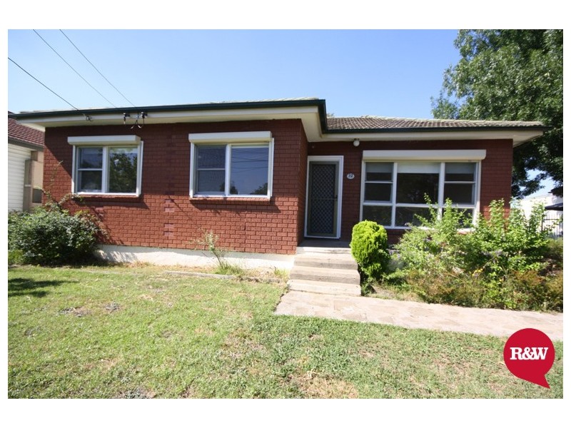 32 Woodview Road, Oxley Park NSW 2760