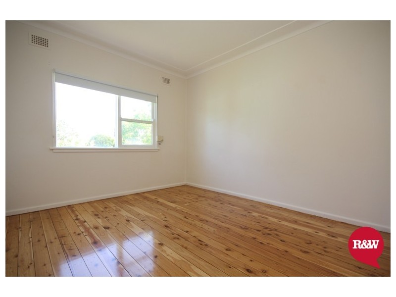 32 Woodview Road, Oxley Park NSW 2760