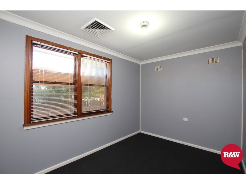 4 Gasmata Crescent, Whalan NSW 2770