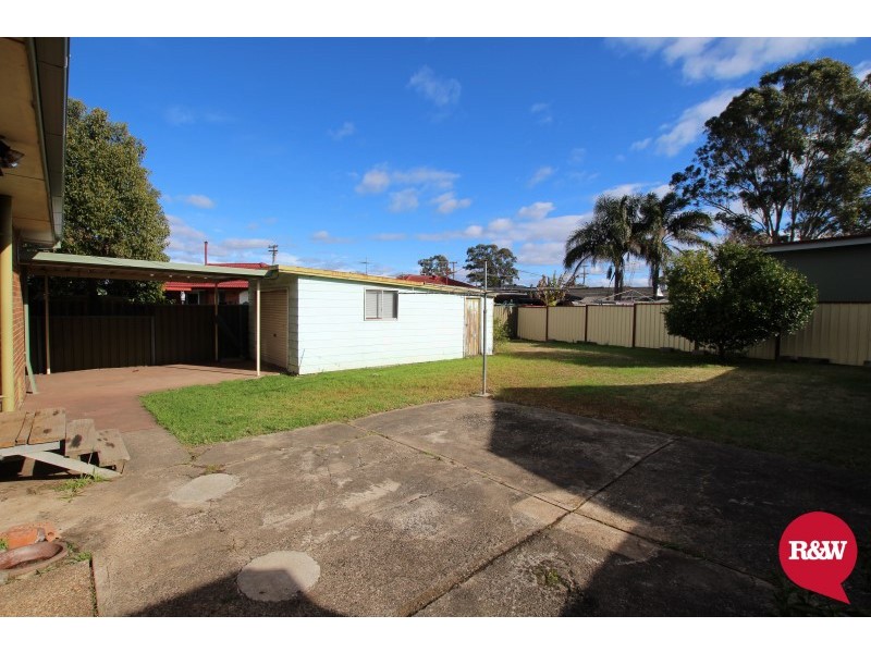 4 Gasmata Crescent, Whalan NSW 2770