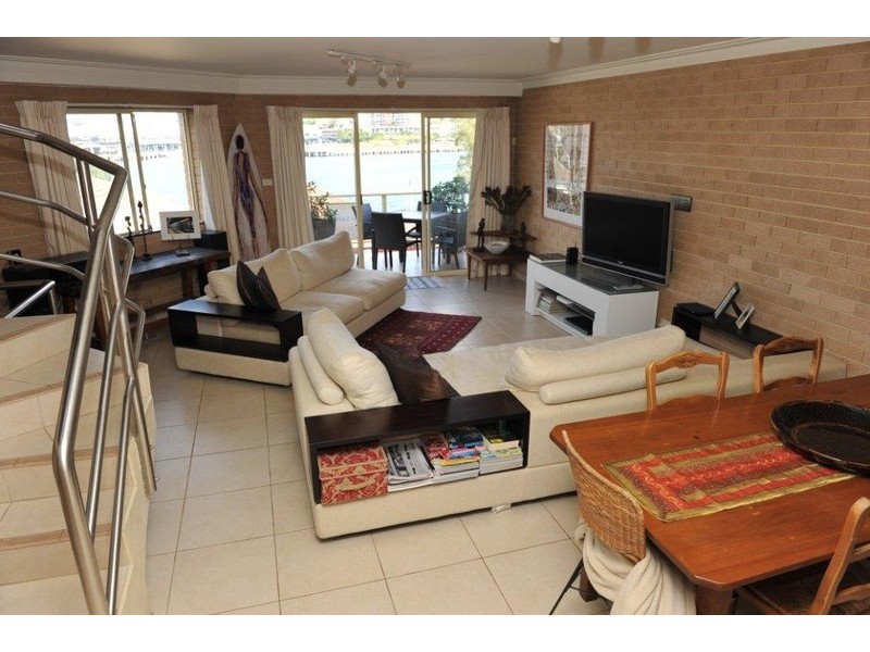 33 William Street **PENDING DEPOSIT**, Balmain East NSW 2041