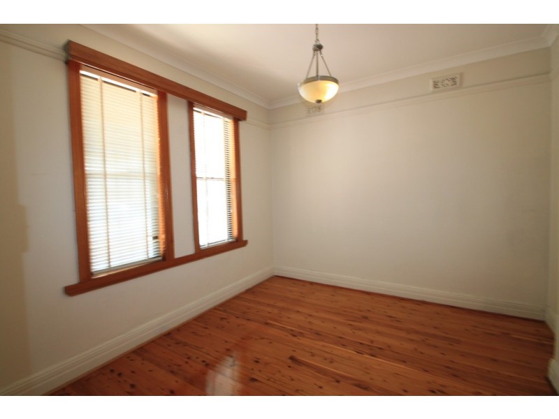 18 Frampton Avenue, Marrickville NSW 2204