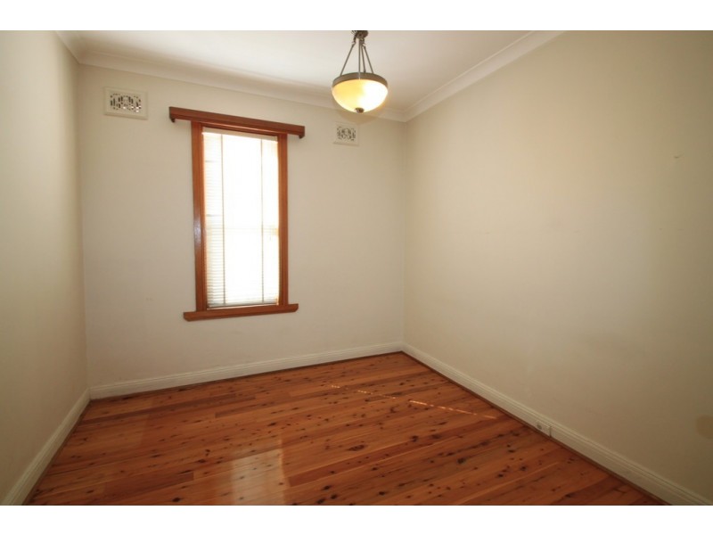 18 Frampton Avenue, Marrickville NSW 2204