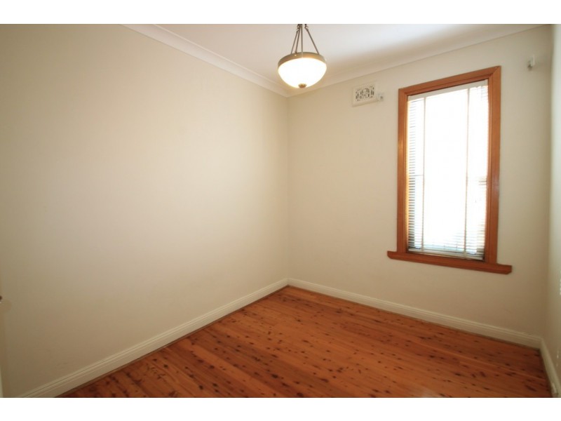 18 Frampton Avenue, Marrickville NSW 2204