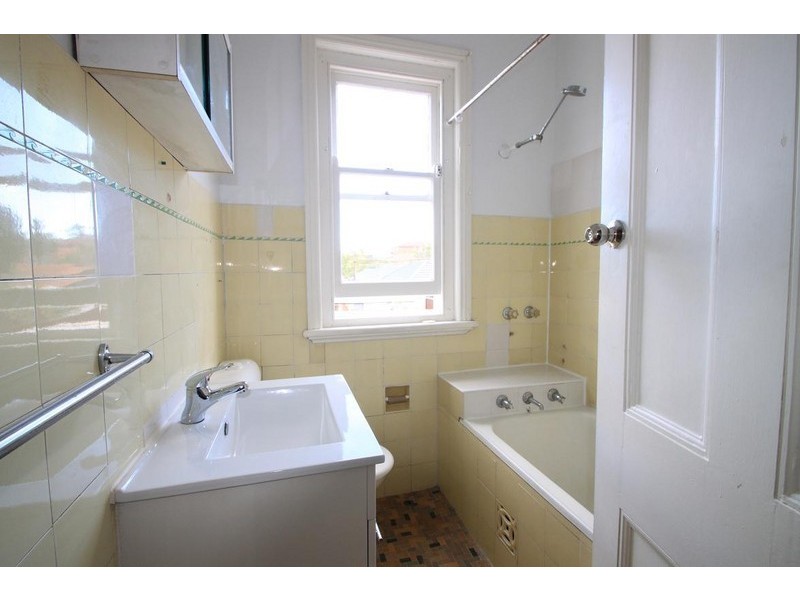 2/14  Warren Road, Marrickville NSW 2204