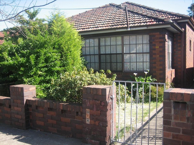 11 Robert Street, Canterbury NSW 2193