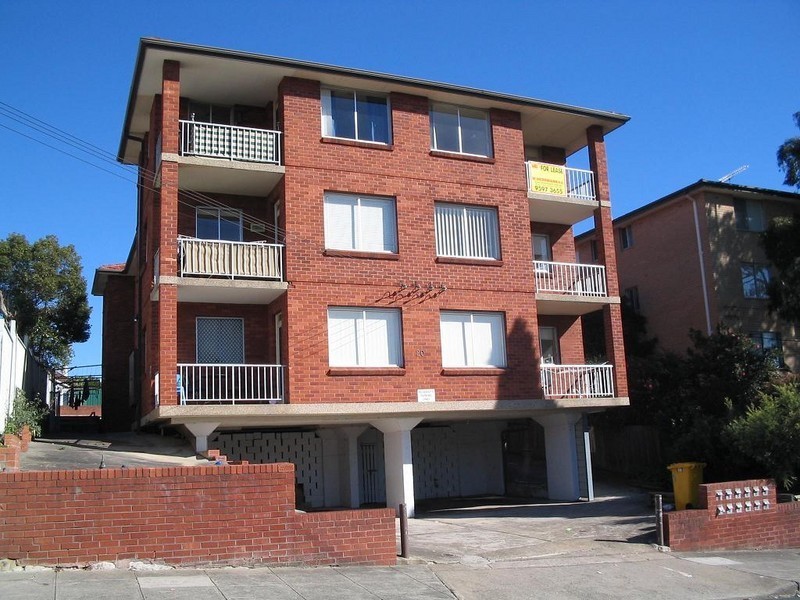 2/18-20 Schwebel Street, Marrickville NSW 2204