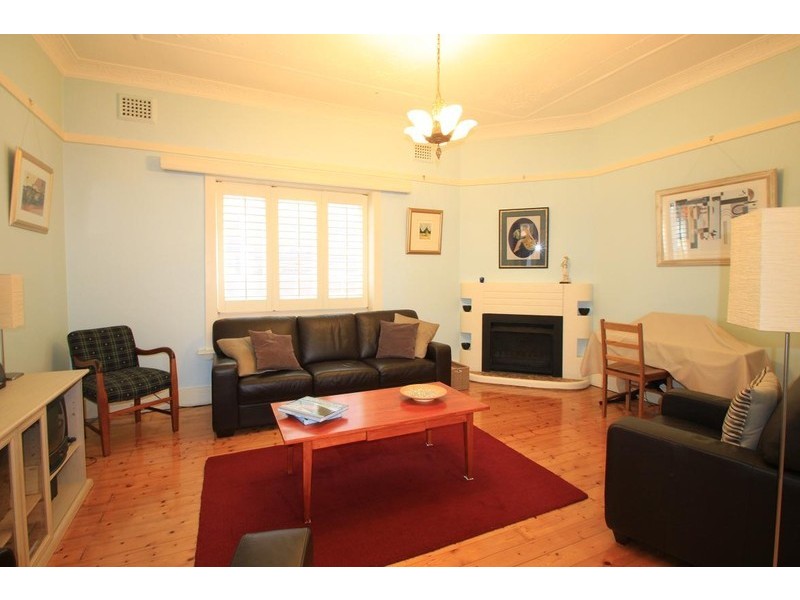 10 Woodside Avenue, Hurlstone Park NSW 2193