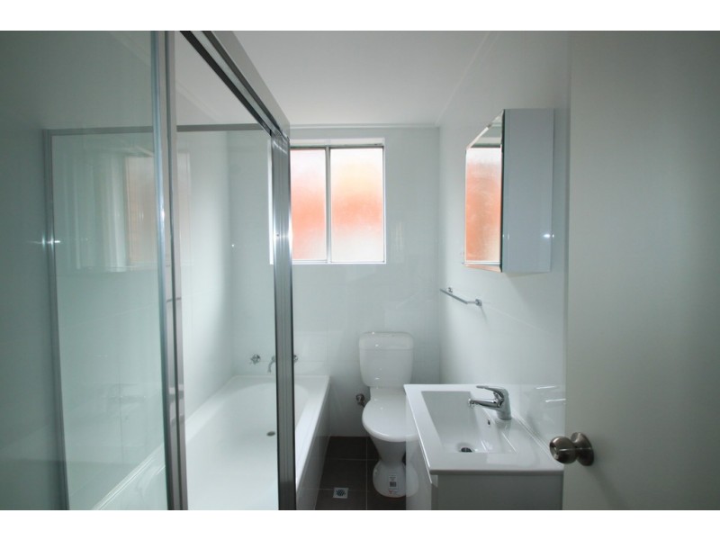 2/64 Northumberland Road, Auburn NSW 2144