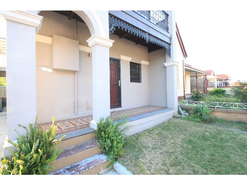 1/8 Ivanhoe Street, Marrickville NSW 2204