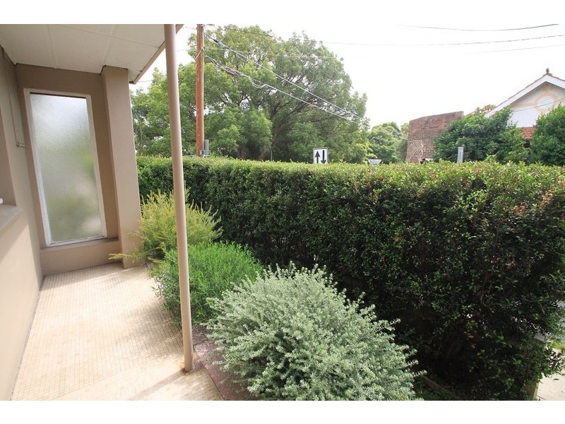 84 Station Street, Tempe NSW 2044