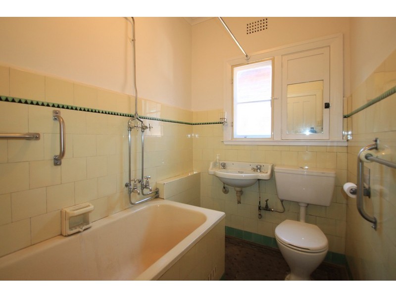 68 Minnamorra Avenue, Earlwood NSW 2206