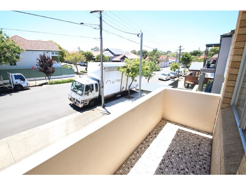 2/3 Moyes Street, Marrickville NSW 2204