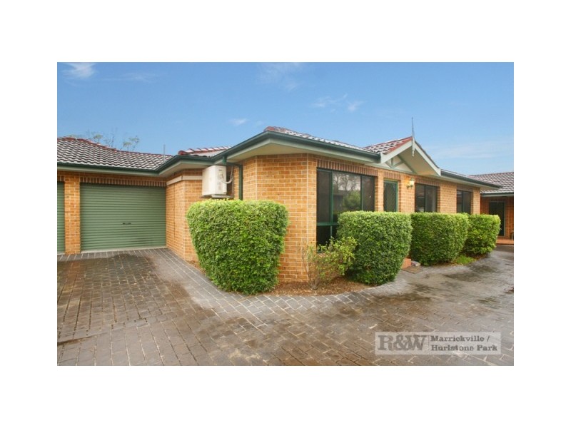 4/4 Old Kent Road, Greenacre NSW 2190