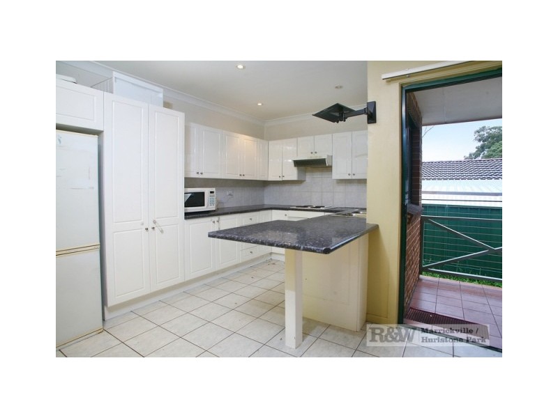 4/4 Old Kent Road, Greenacre NSW 2190