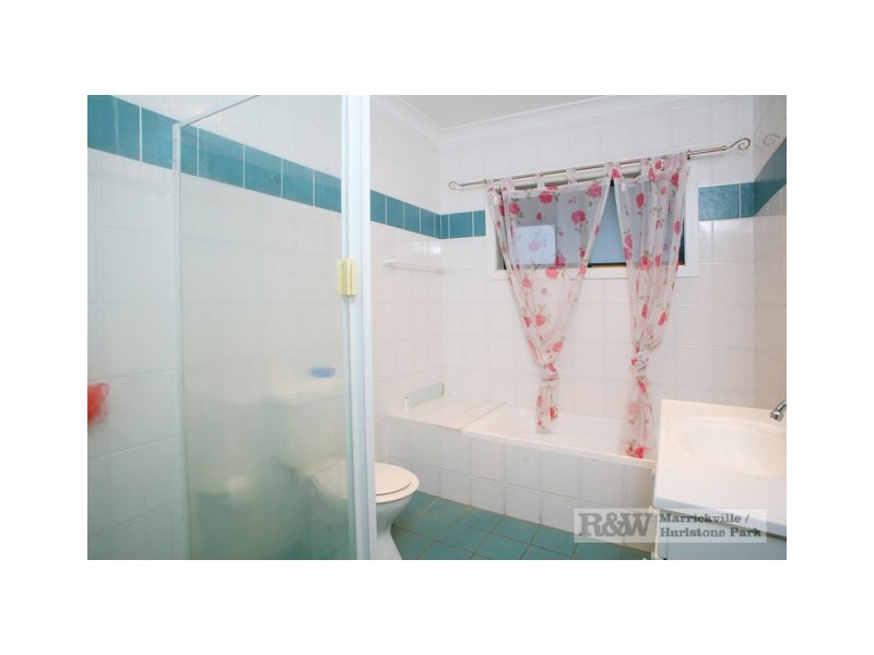 4/4 Old Kent Road, Greenacre NSW 2190