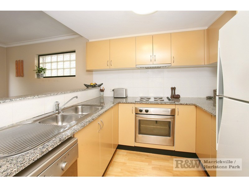 2/30  Enfield Street, Marrickville NSW 2204